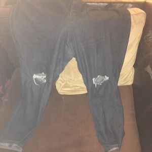 Ankle length distressed jeans